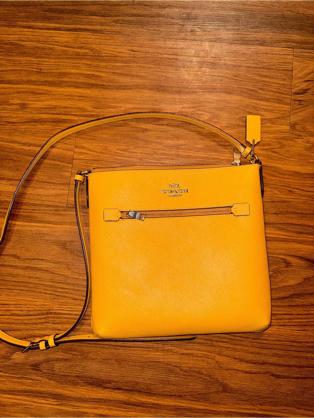 💛Coach Pebble Leather Crossbody Bag in Mustard Yellow